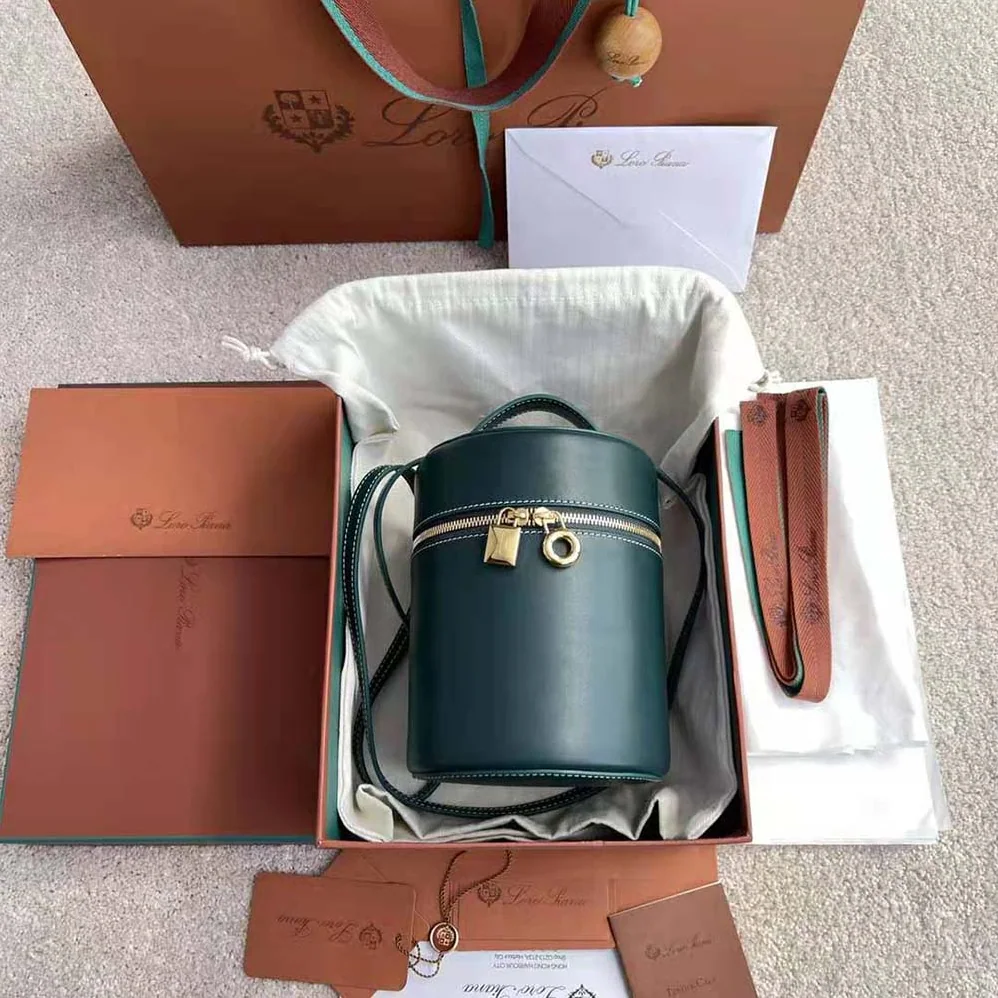 Loro Piana Medium Extra Case in Calfskin Leather for Women in Green Loro Piana Medium Extra Case in Calfskin Leather for Women in Green