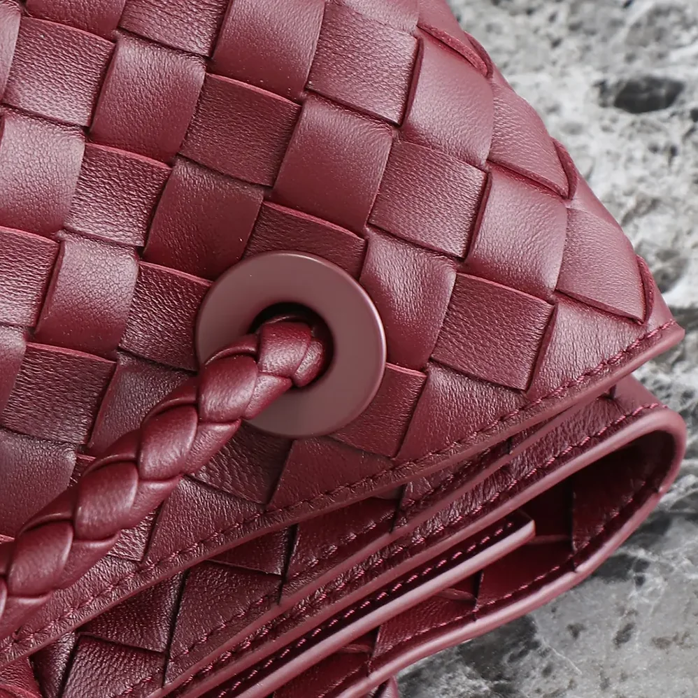 Bottega Veneta Large Andiamo in Lambskin Leather for Women in Maroon Bottega Veneta Large Andiamo in Lambskin Leather for Women in Maroon