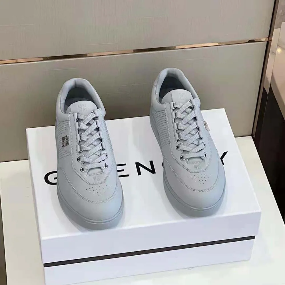 Givenchy G4 Sneakers in Leather for Men in Silver Givenchy G4 Sneakers in Leather for Men in Silver