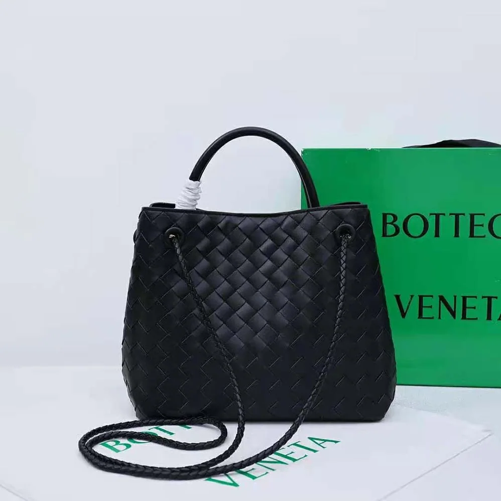 Bottega Veneta Small Andiamo in Lambskin Leather for Women in Black