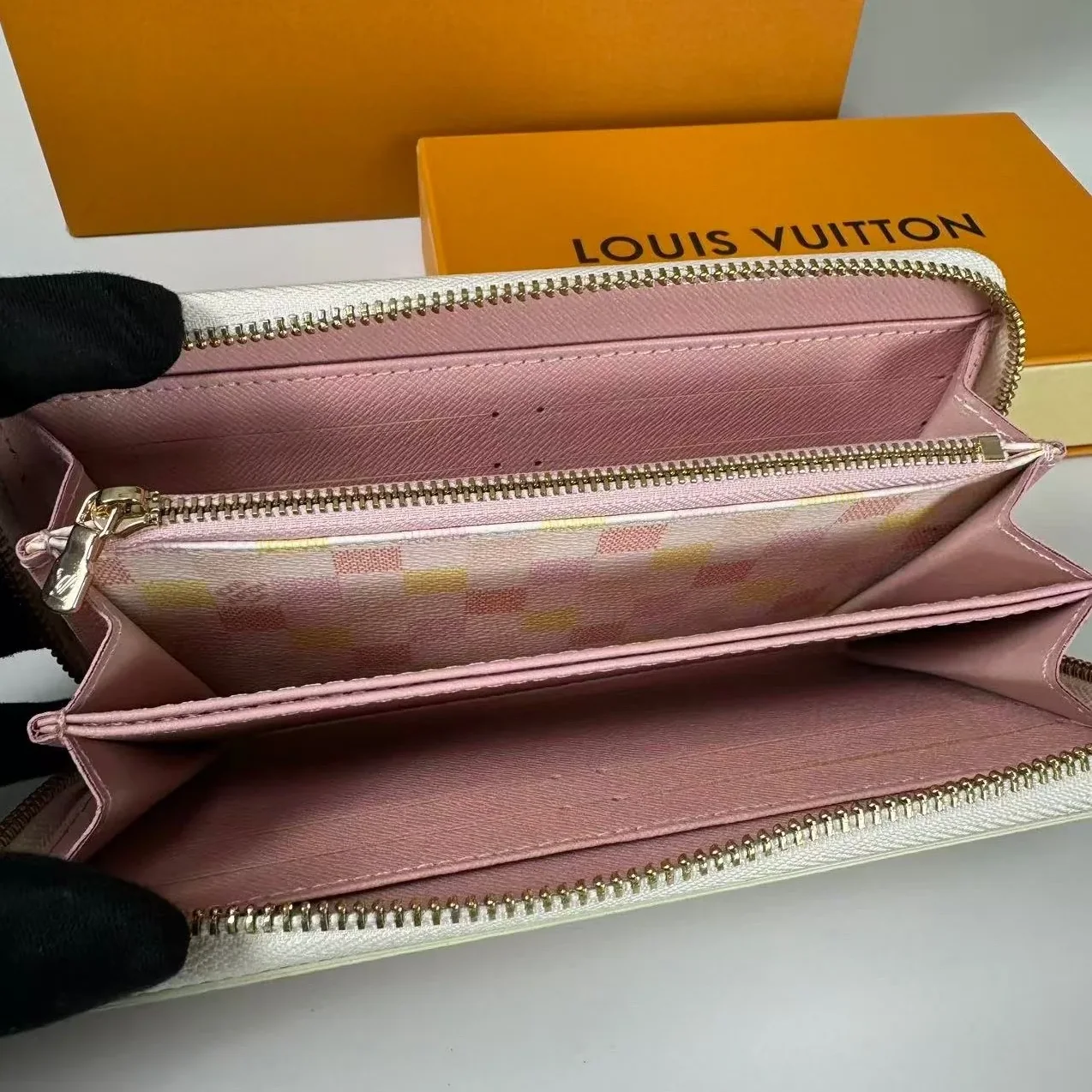 Louis Vuitton Zippy Wallet White / Louis Vuitton Zippy Wallet White /