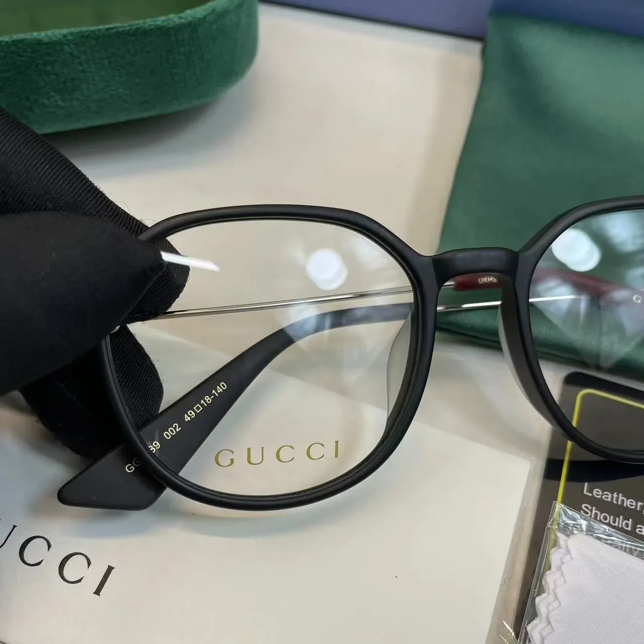 Gucci Round Frame Flat Sunglasses Black Gucci Round Frame Flat Sunglasses Black