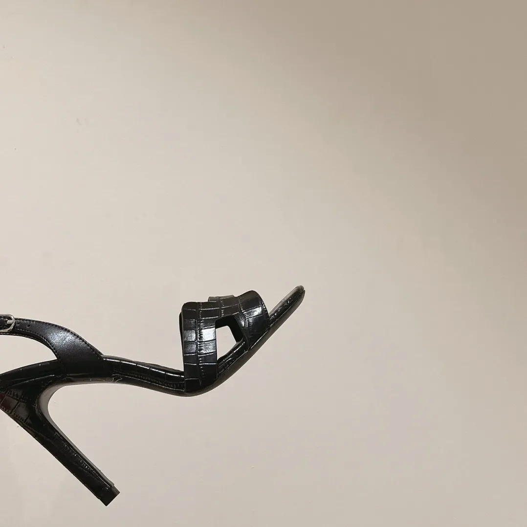 Hermes Ella Sandal Noir /