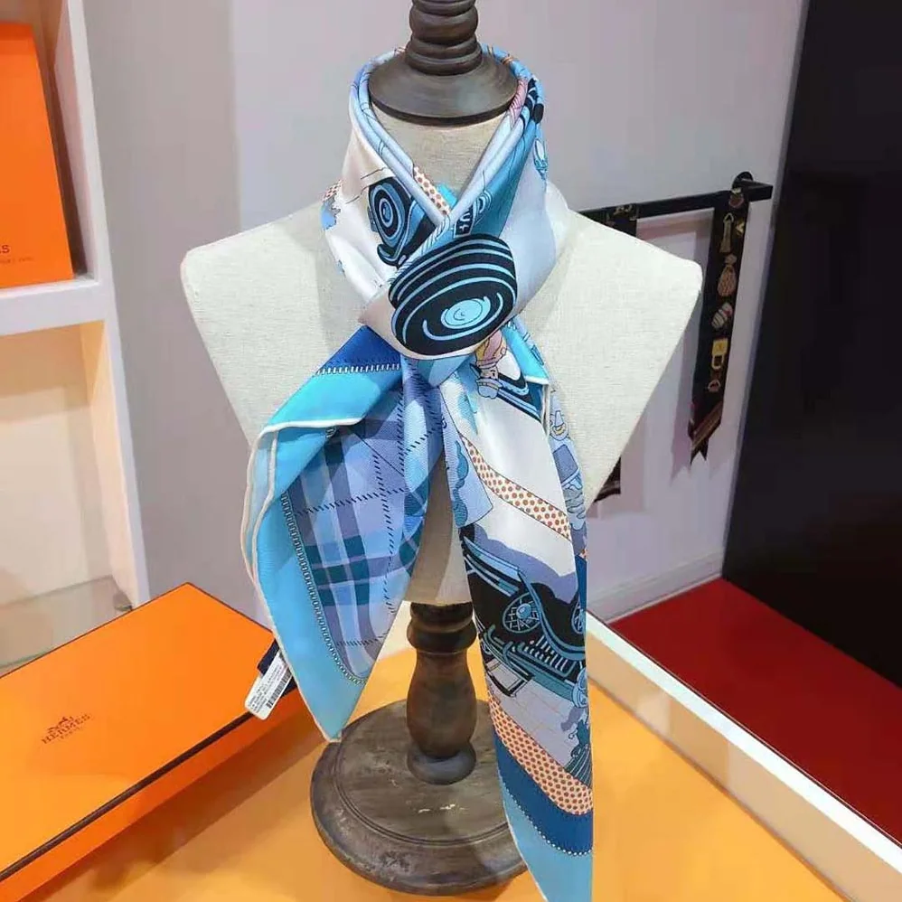 Hermes Confort en Automobile Scarf 70 in Silk Twill with Hand-Rolled Edges for Women in Blue