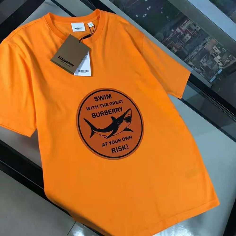 Burberry Shark Graphic Cotton Oversized T-shirt for Men in Orange Burberry Shark Graphic Cotton Oversized T-shirt for Men in Orange