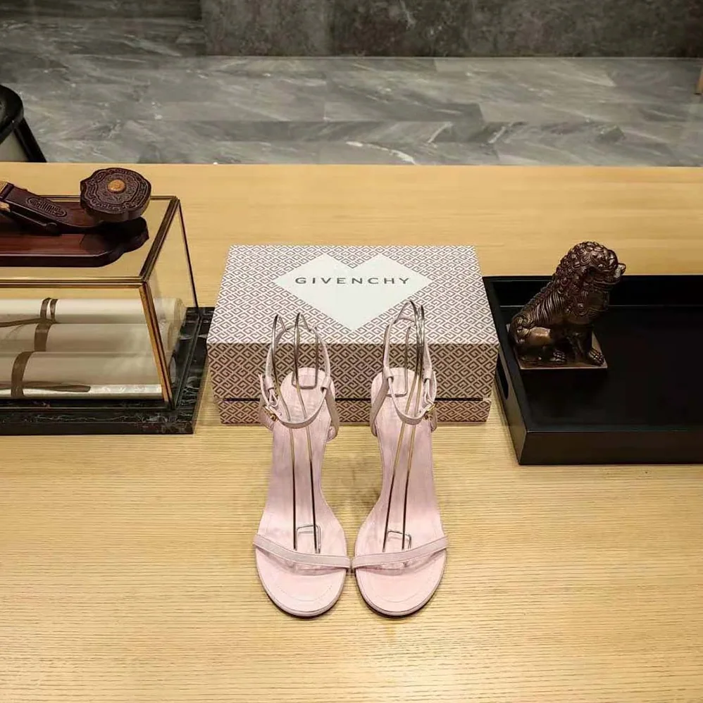 Givenchy G Cube Sandals in Leather for Women in Pink Givenchy G Cube Sandals in Leather for Women in Pink