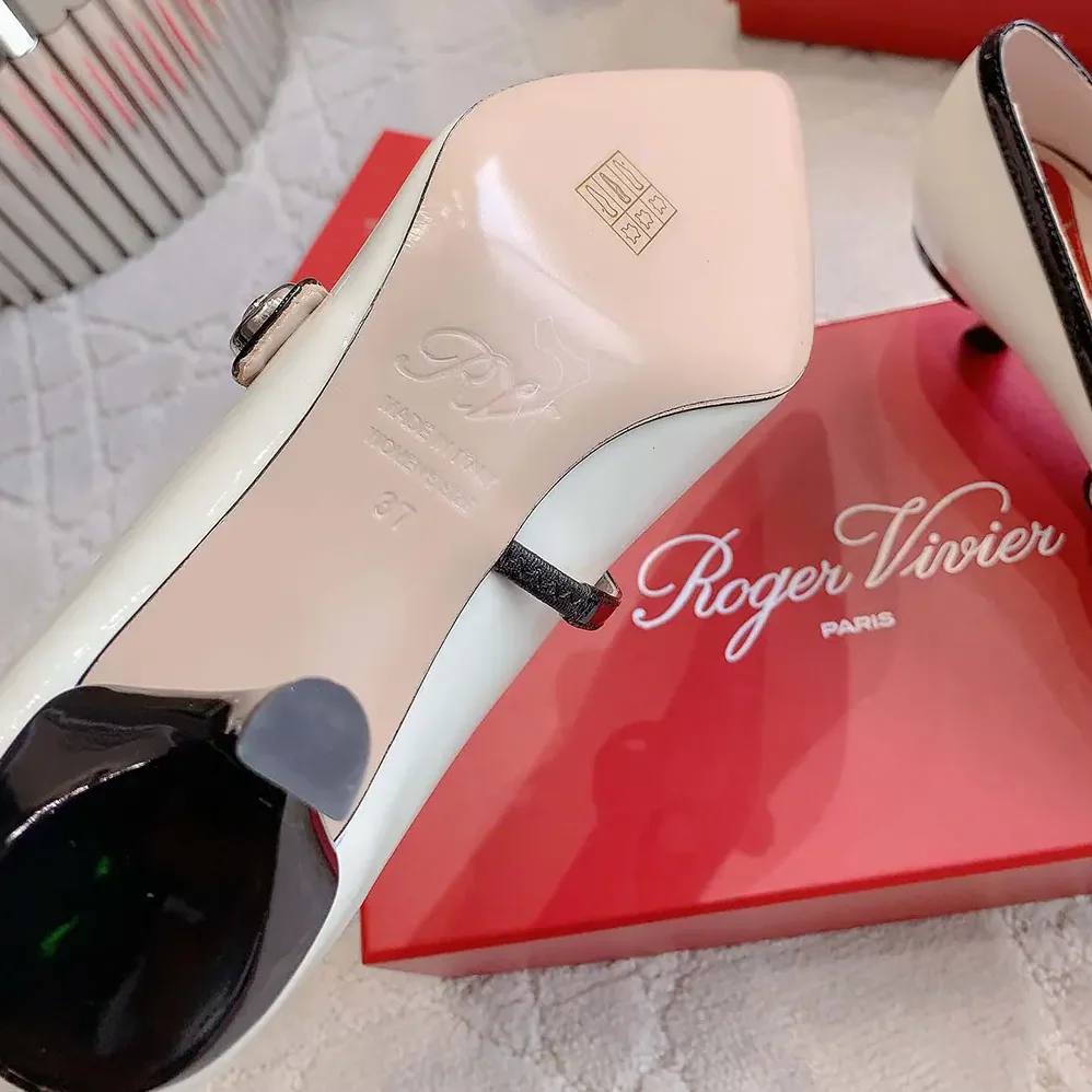 Roger Vivier Mary Jane Virgule 55 Mules in Patent Leather for Women in White Roger Vivier Mary Jane Virgule 55 Mules in Patent Leather for Women in White