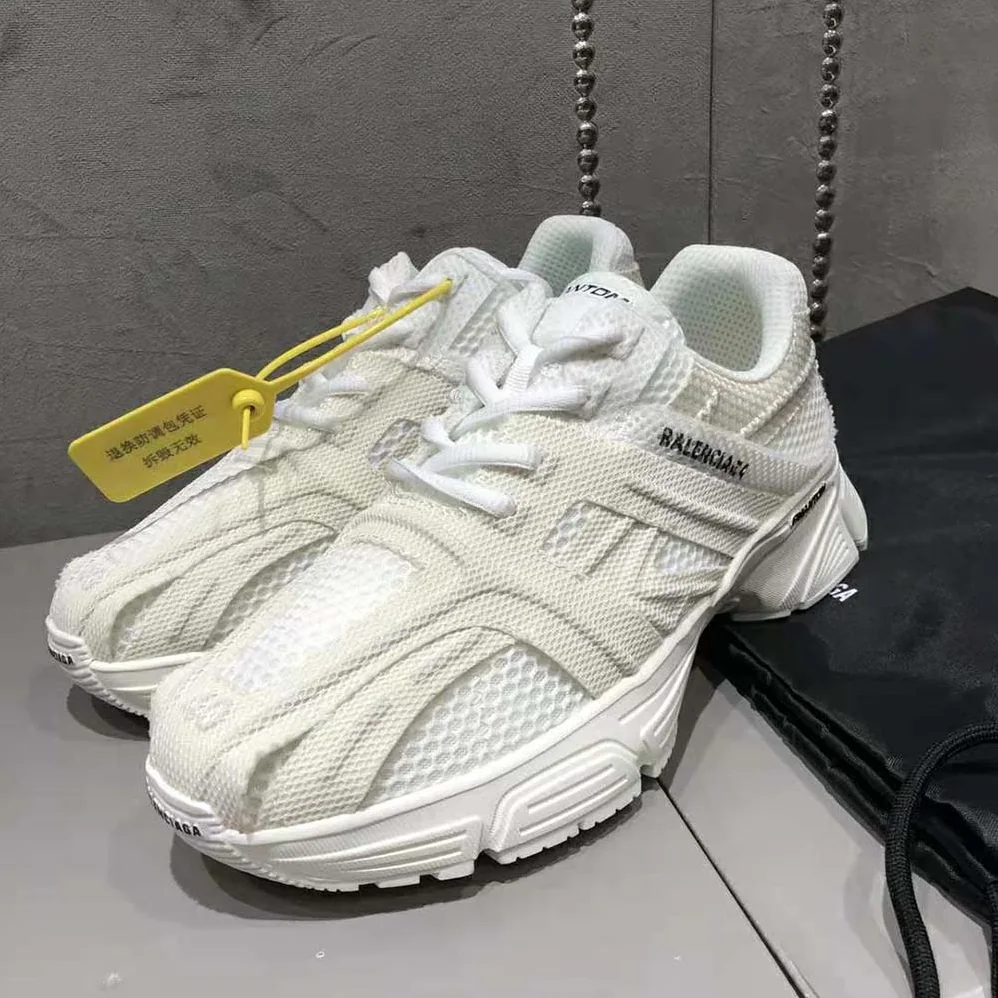 Balenciaga Phantom Sneaker in White Monocolor Fabric and Mesh for Unisex Balenciaga Phantom Sneaker in White Monocolor Fabric and Mesh for Unisex