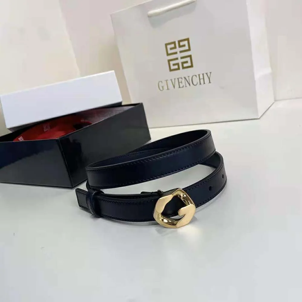 Givenchy G Chain Buckle Thin Reversible Belt in Smooth Leather for Women in Gold