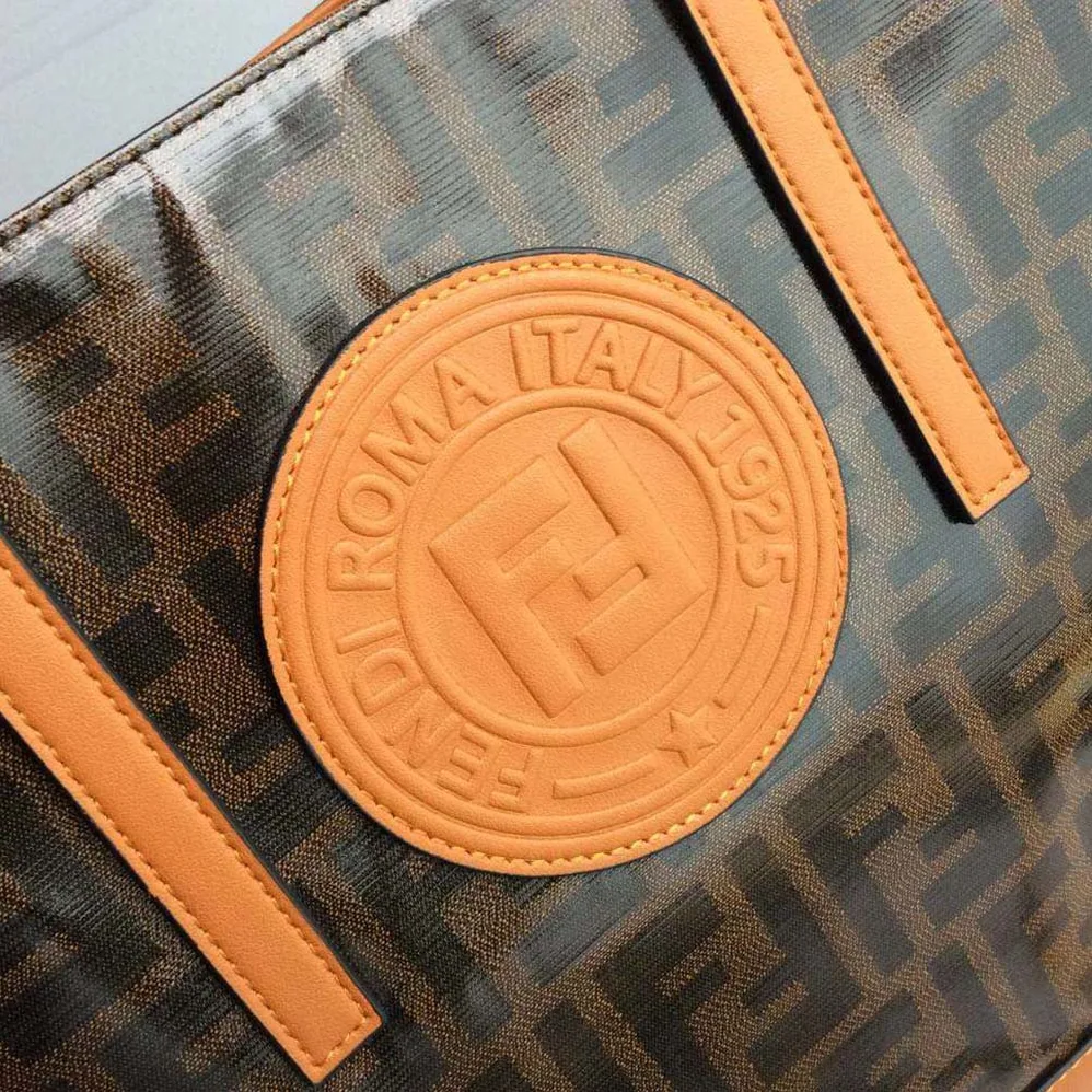 Fendi Shopping Logo Leather Shopper for Women in Brown Fendi Shopping Logo Leather Shopper for Women in Brown