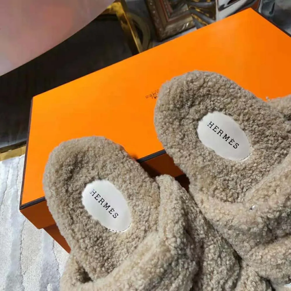Hermes Chypre Sandal in Woolskin for Women in Brown