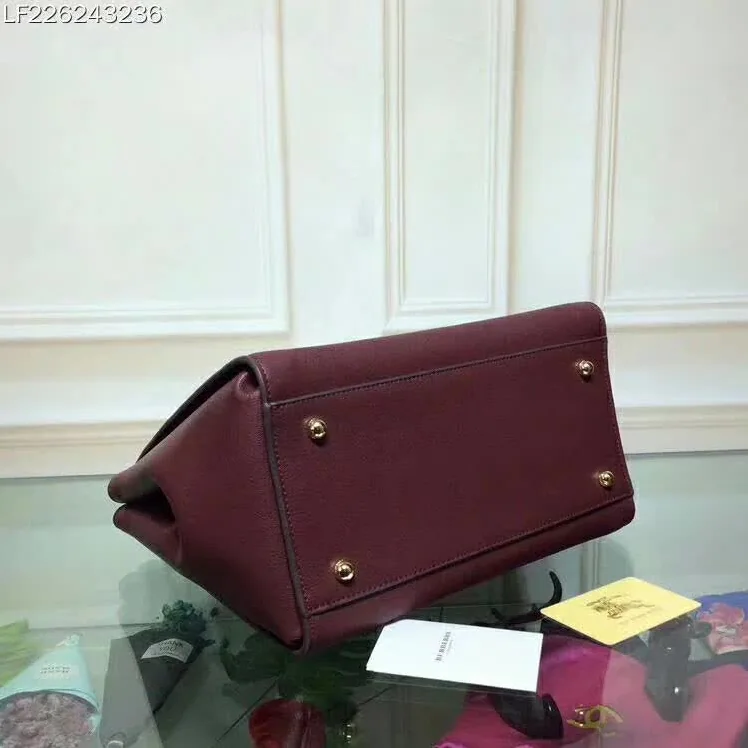 Burberry Medium Buckle Tote in Grainy Leather in Maroon