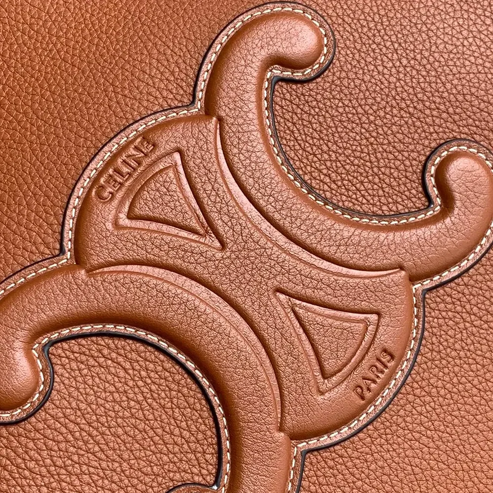 Celine Medium Cabas Anaïs Cuir Triomphe in Grained Calfskin for Women in Tan Celine Medium Cabas Anaïs Cuir Triomphe in Grained Calfskin for Women in Tan