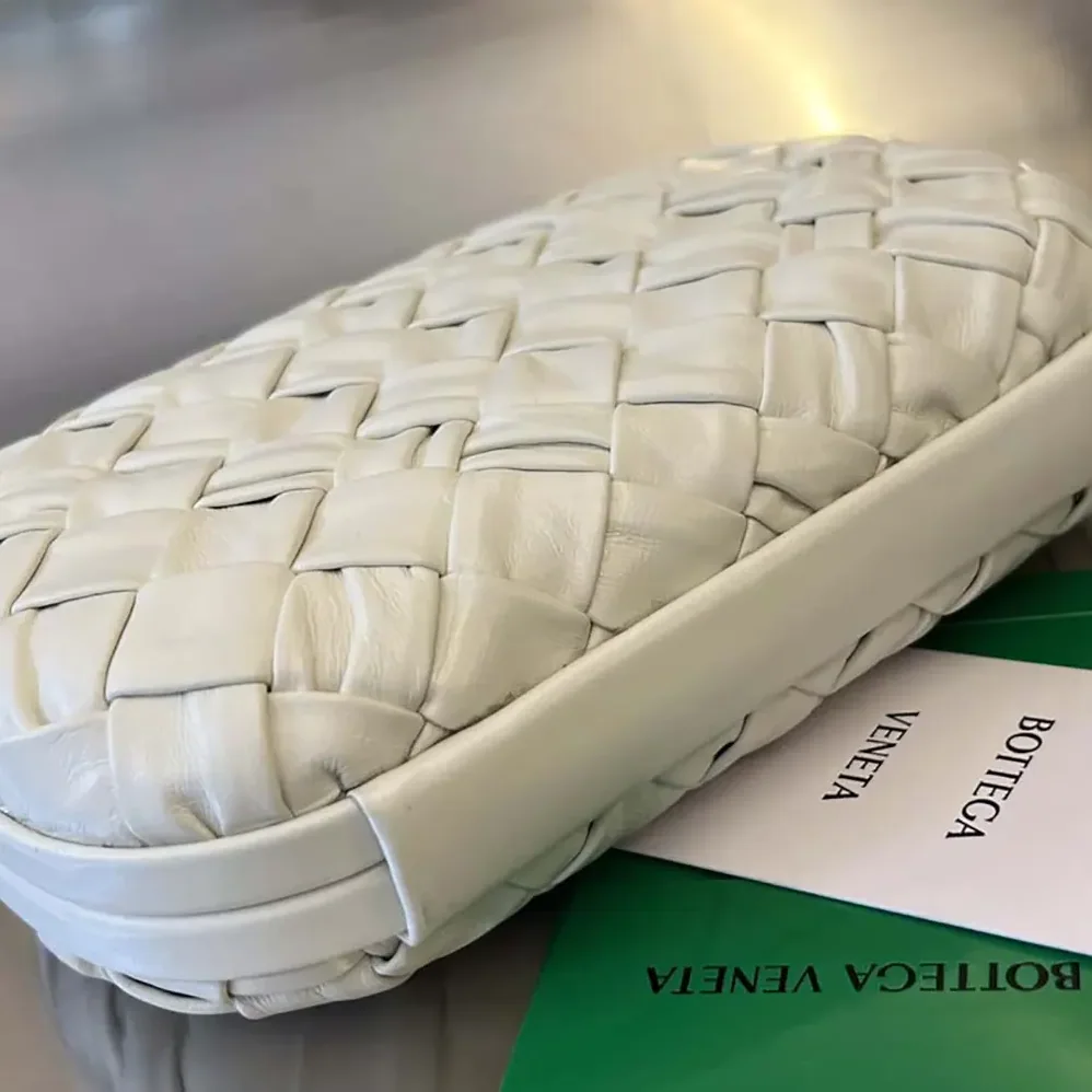 Bottega Veneta Knot Minaudière Clutch in Calfskin Leather for Women in White Bottega Veneta Knot Minaudière Clutch in Calfskin Leather for Women in White
