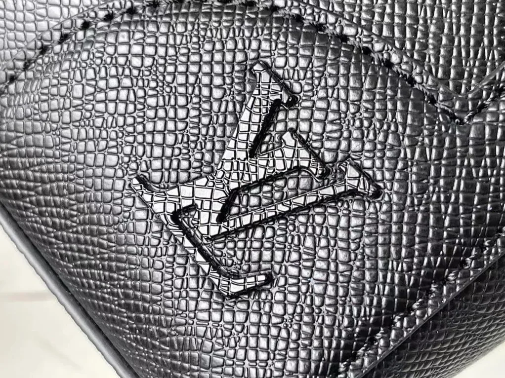 Louis Vuitton Slim Briefcase Taiga Black / Louis Vuitton Slim Briefcase Taiga Black /