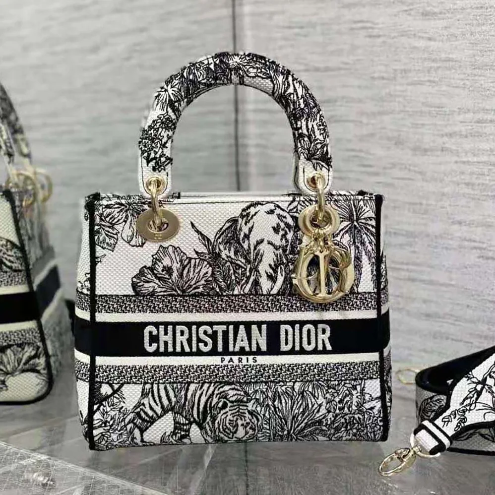 Dior Medium Lady D-lite Bag White and Black Toile de Jouy Voyage Embroidery for Women Dior Medium Lady D-lite Bag White and Black Toile de Jouy Voyage Embroidery for Women