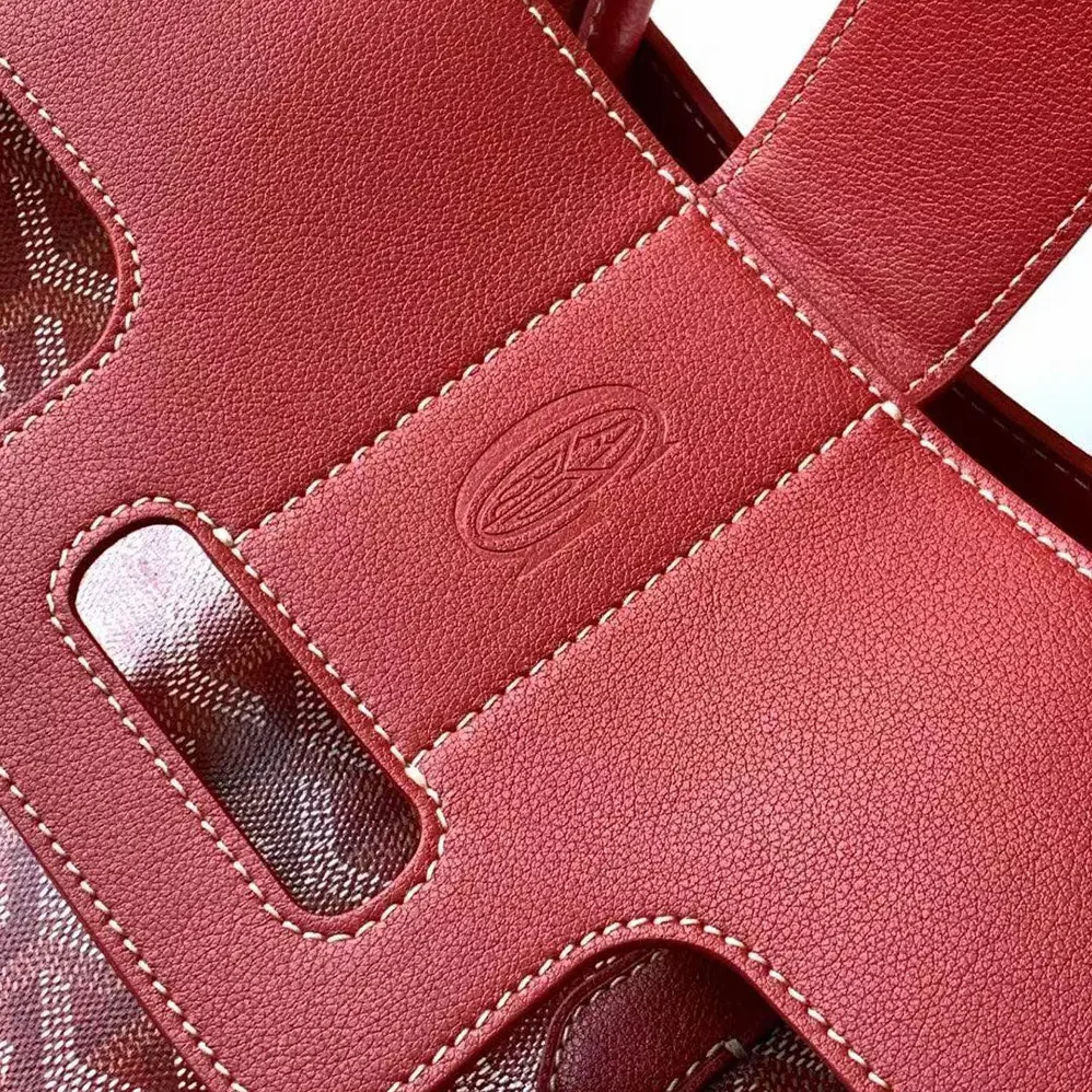Goyard Saïgon Tote Bag for Women in Red Goyard Saïgon Tote Bag for Women in Red