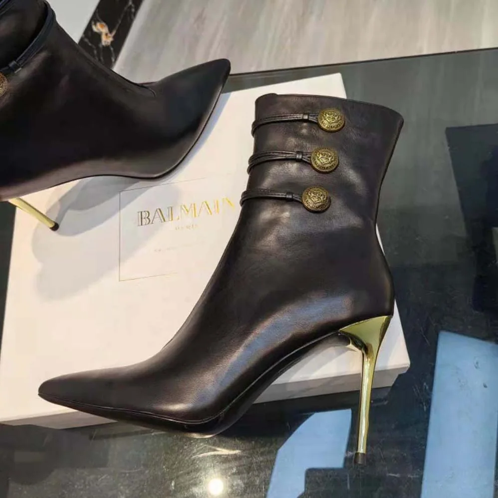 Balmain Alma Leather Ankle Boots in Smooth Leather for Women in Black Balmain Alma Leather Ankle Boots in Smooth Leather for Women in Black