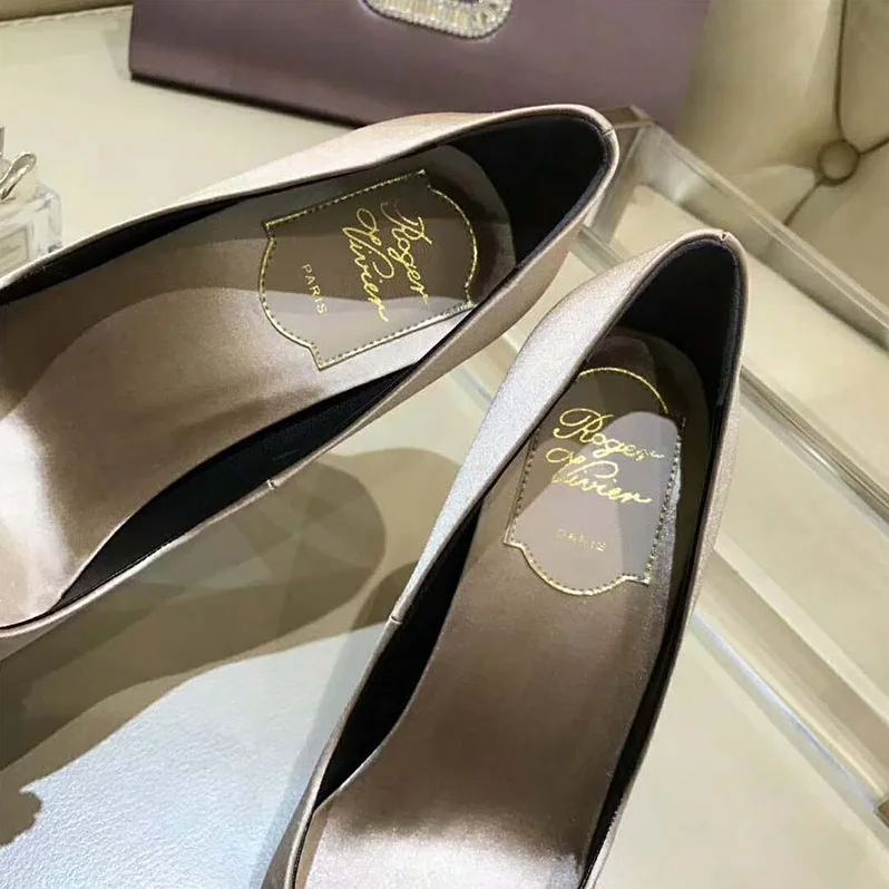 Roger Vivier Silk Flower Strass Pumps 65mm Heel for Women in Gold Roger Vivier Silk Flower Strass Pumps 65mm Heel for Women in Gold