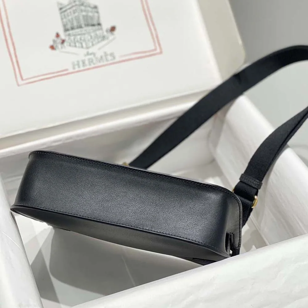 Hermes Jyspiere in Evercolor Leather for Women in Black/Gold