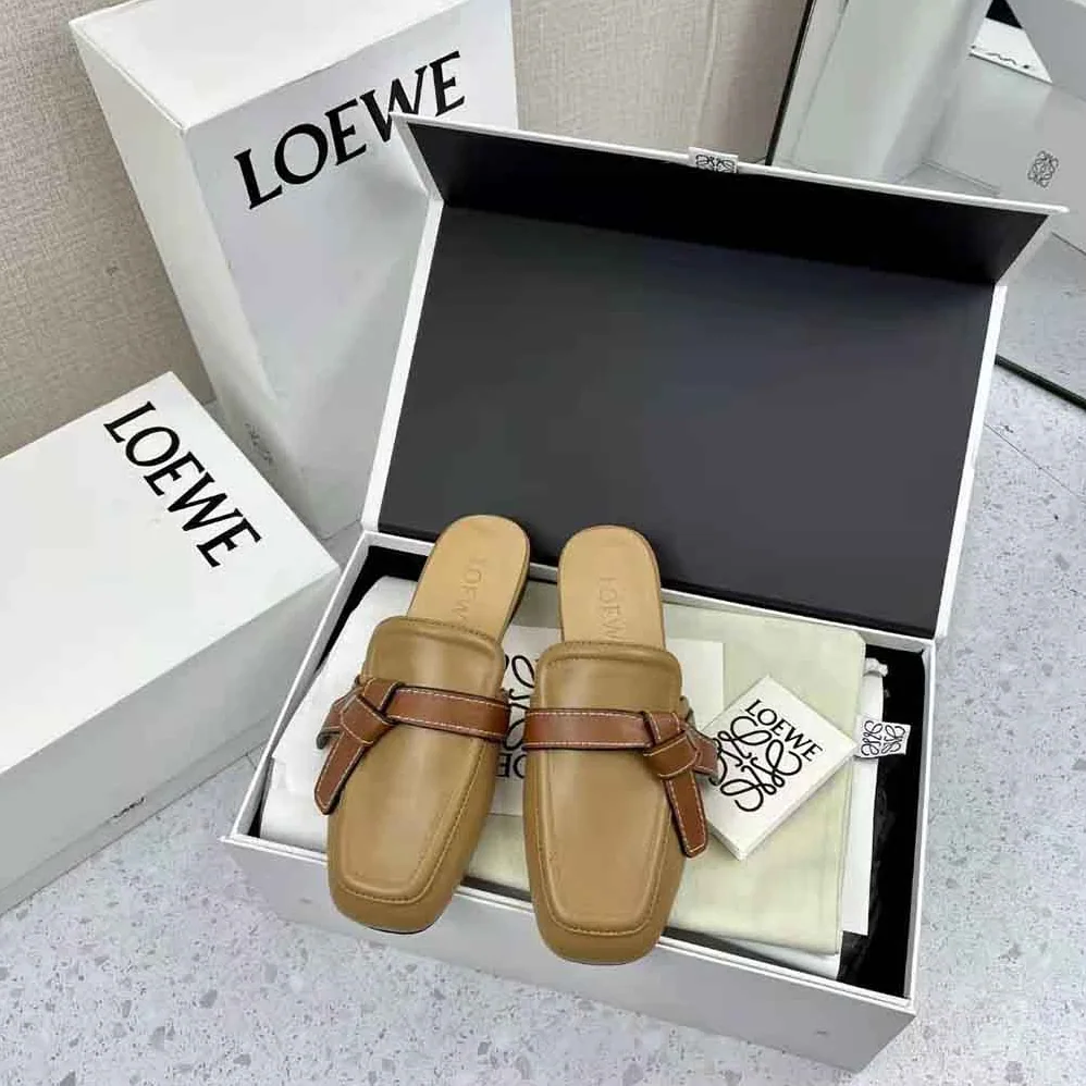 Loewe Gate Flat Mule in Calfskin for Women in Brown Loewe Gate Flat Mule in Calfskin for Women in Brown