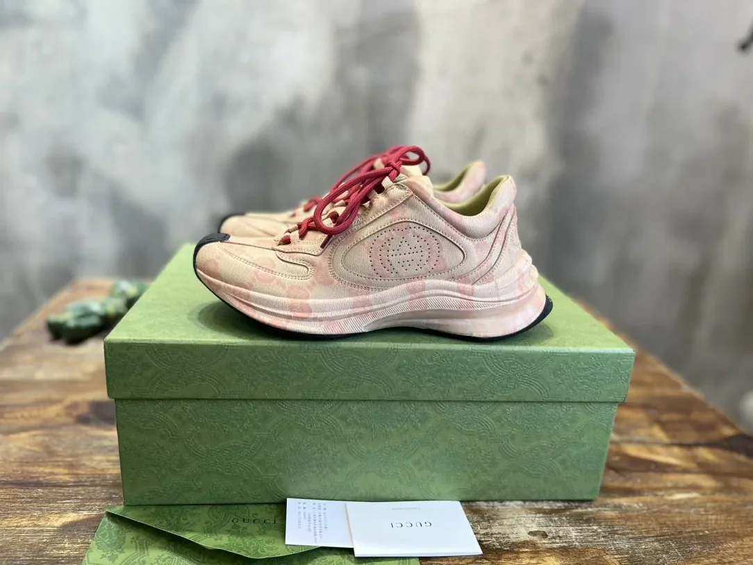 Gucci Run Sneaker Beige Gucci Run Sneaker Beige