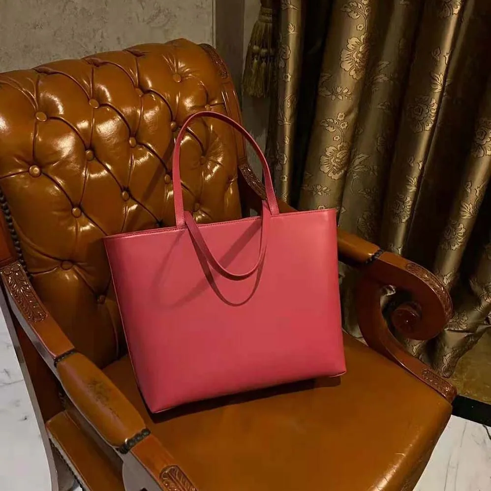 Dolce Gabbana D&G Small Calfskin DG Logo Bag Shopper for Women in Pink Dolce Gabbana D&G Small Calfskin DG Logo Bag Shopper for Women in Pink