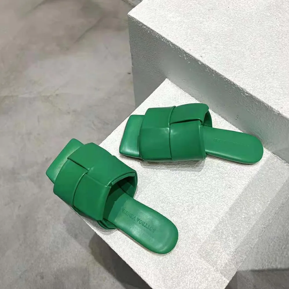 Bottega Veneta Patch Flat Mule Padded Intreccio Leather Flat Mules for Women in Green Bottega Veneta Patch Flat Mule Padded Intreccio Leather Flat Mules for Women in Green