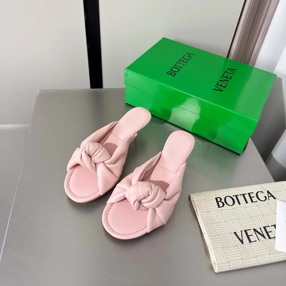 Bottega Veneta Cherry Mule in Supple Nappa Leather for Women in Blush