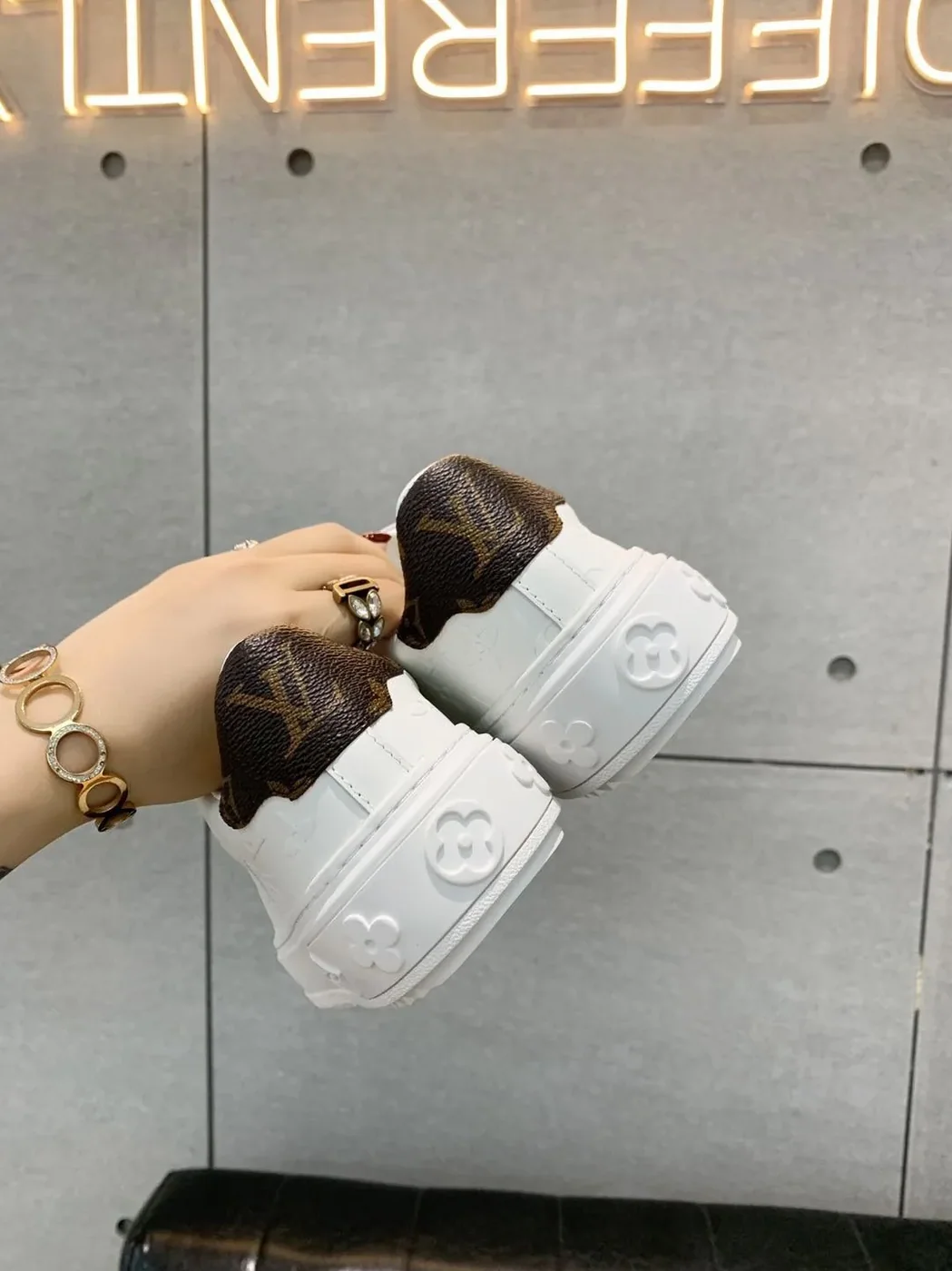 Louis Vuitton Time Out Sneaker White LV 1AAE5O