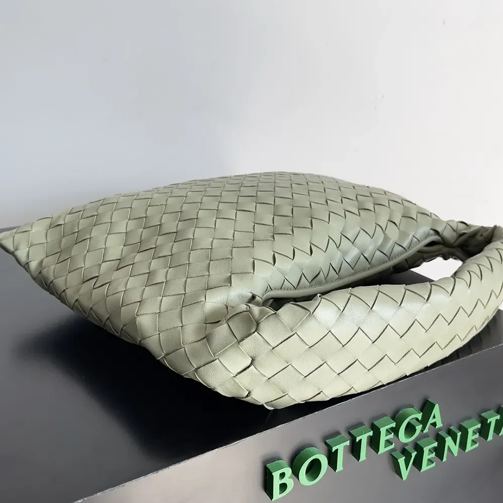 Bottega Veneta Hop Shoulder Bag in Calfskin Leather for Women in Olive