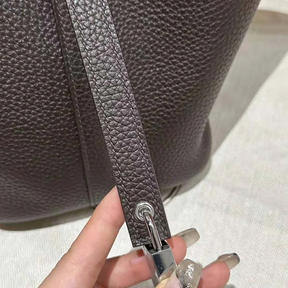 Hermes Picotin Lock 18cm in Clémence leather for Women in Black Hermes Picotin Lock 18cm in Clémence leather for Women in Black