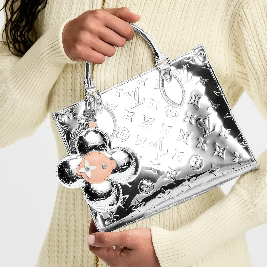 Louis Vuitton Vivienne Head Mng Mirror Key Holder Silver Hardware