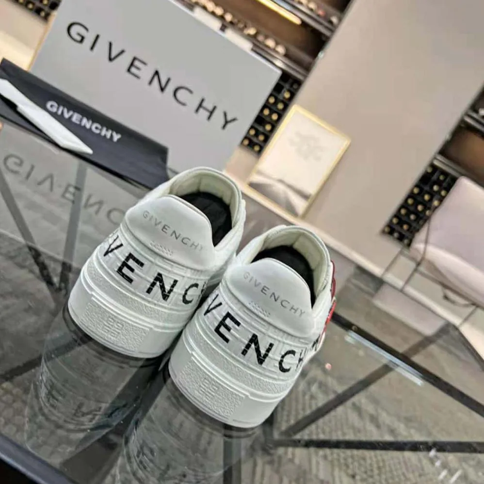 Givenchy City Sport Oswald Sneakers in Leather for Unisex in White Givenchy City Sport Oswald Sneakers in Leather for Unisex in White