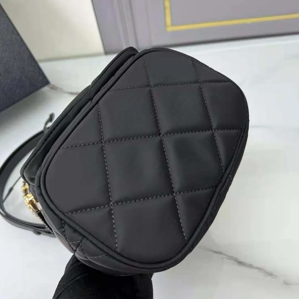 Prada Re-Edition 1995 Chaîne Re for Women in Nylon Shoulder Bag Prada Re-Edition 1995 Chaîne Re for Women in Nylon Shoulder Bag