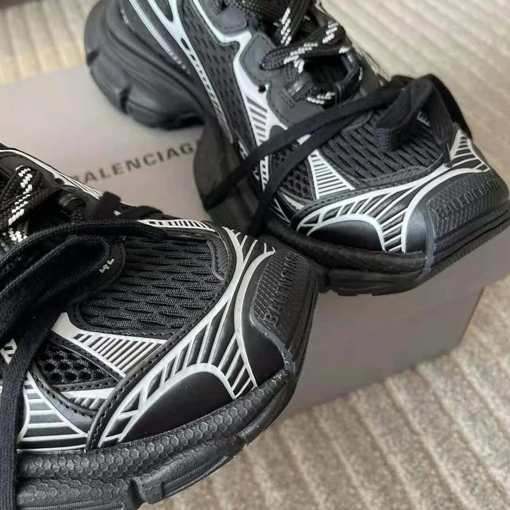 Balenciaga 3XL Sneaker in Black and White Mesh and Polyurethane for Unisex Balenciaga 3XL Sneaker in Black and White Mesh and Polyurethane for Unisex