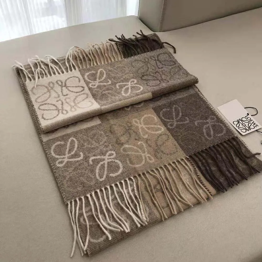 Loewe Scarf in Wool and Cashmere for Unisex in Beige Loewe Scarf in Wool and Cashmere for Unisex in Beige