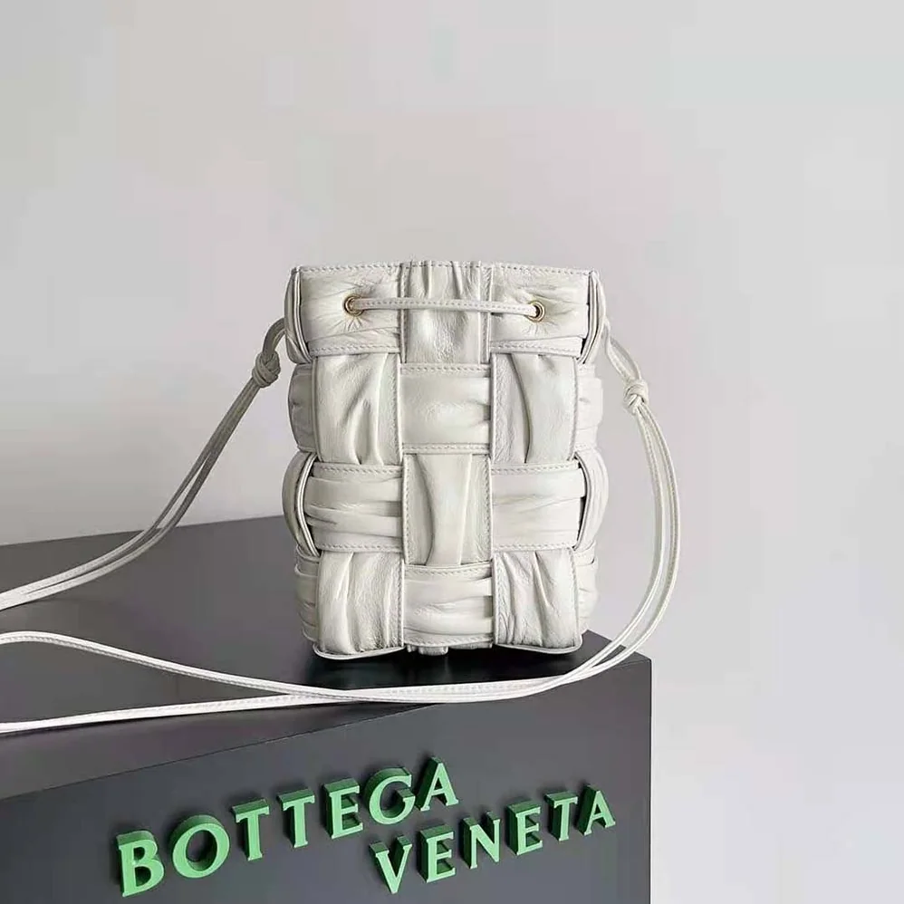 Bottega Veneta Small Cassette Bucket Bag in Lambskin Leather for Women in White