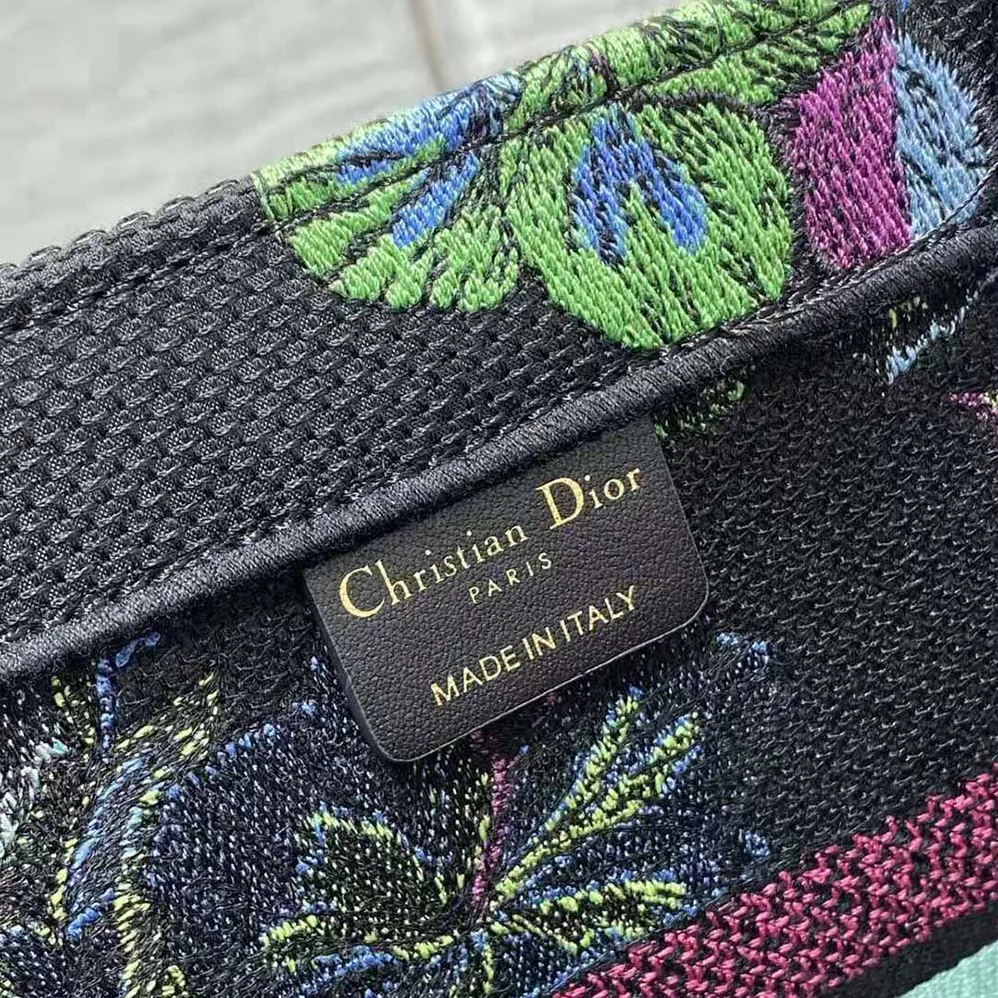 Dior Medium Dior Book Tote Blue Multicolor Toile de Jouy Voyage Embroidery for Women Dior Medium Dior Book Tote Blue Multicolor Toile de Jouy Voyage Embroidery for Women