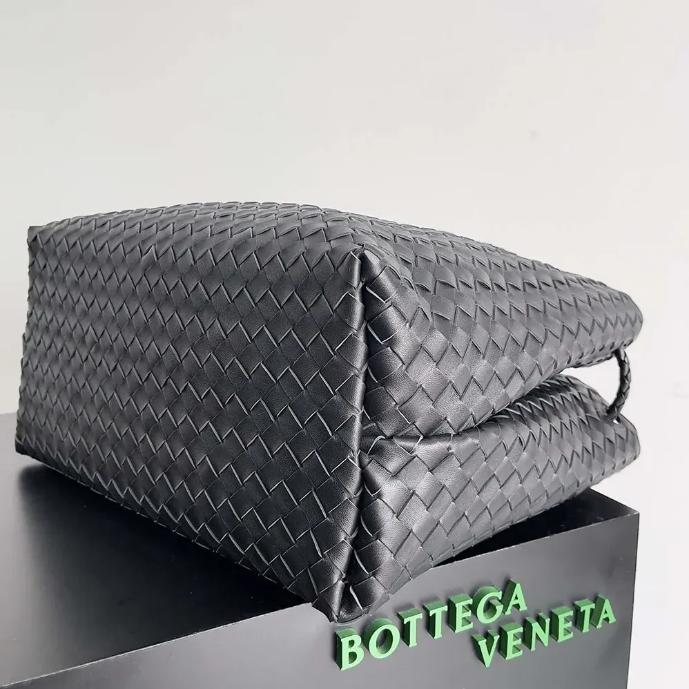 Bottega Veneta Large Andiamo in Lambskin Leather for Women in Black/Gold Bottega Veneta Large Andiamo in Lambskin Leather for Women in Black/Gold
