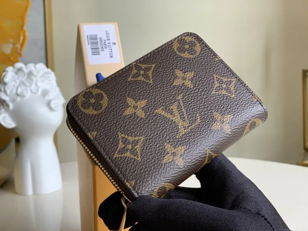 Louis Vuitton Zippy Coin Purse In Monogram Canvas Louis Vuitton Zippy Coin Purse In Monogram Canvas