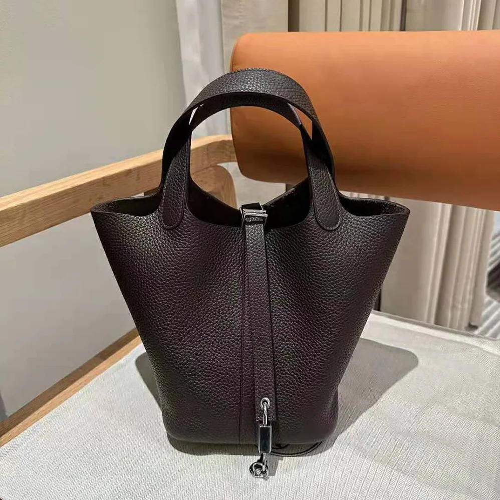 Hermes Picotin Lock 18cm in Clémence leather for Women in Black Hermes Picotin Lock 18cm in Clémence leather for Women in Black