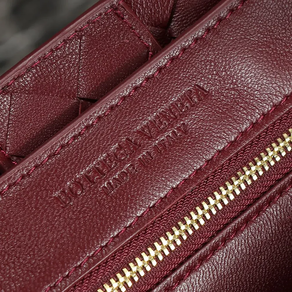 Bottega Veneta Medium Andiamo in Supple Intrecciato Leather for Women in Maroon Bottega Veneta Medium Andiamo in Supple Intrecciato Leather for Women in Maroon