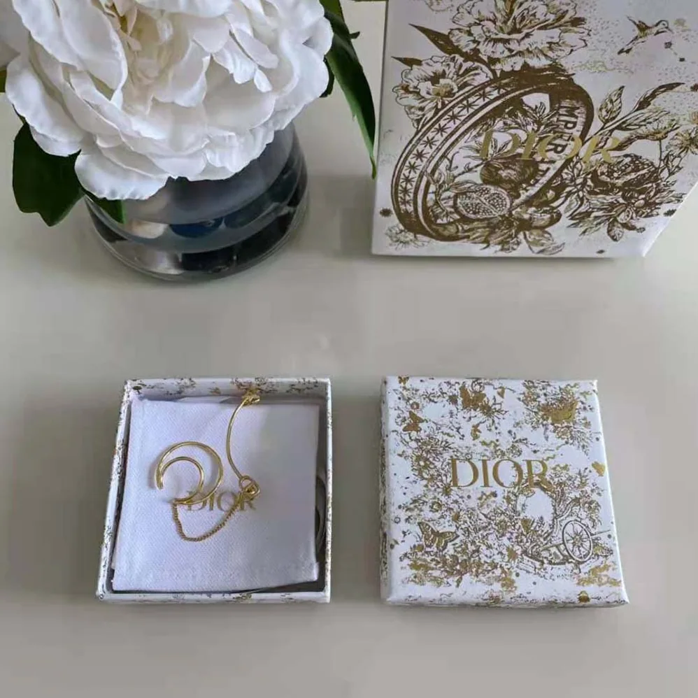 Dior 30 Montaigne Ear Jewelry Gold for Women in Finish Metal