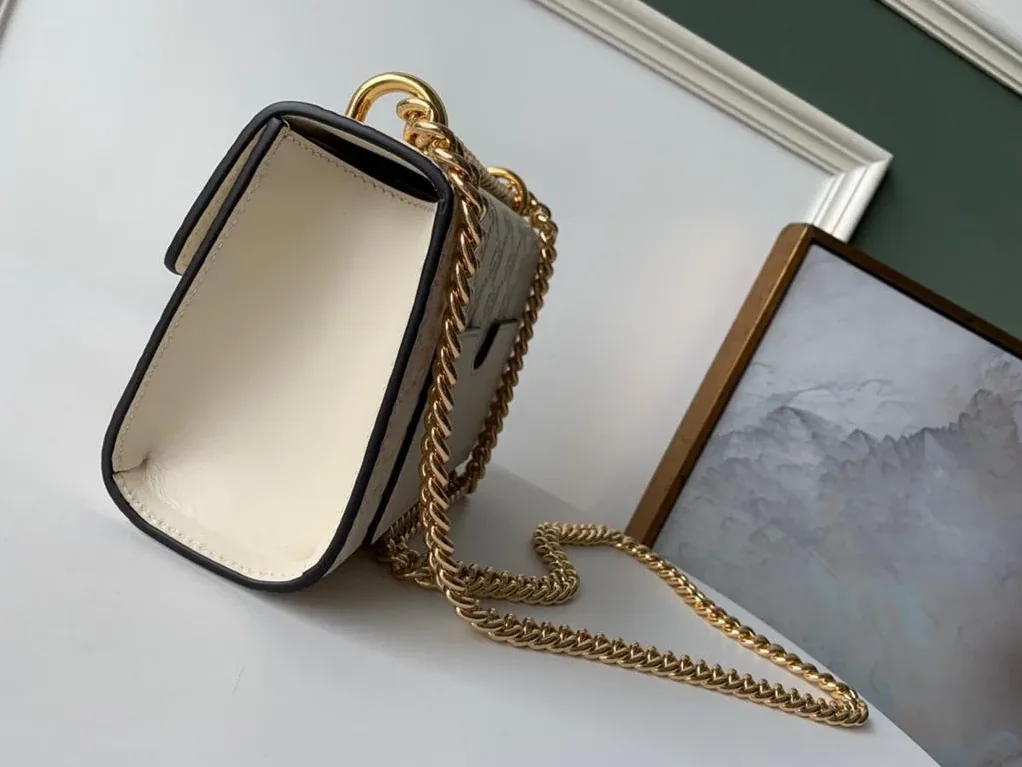 Gucci GG Embossed Padlock Shoulder Bag White Milky / Gucci GG Embossed Padlock Shoulder Bag White Milky /