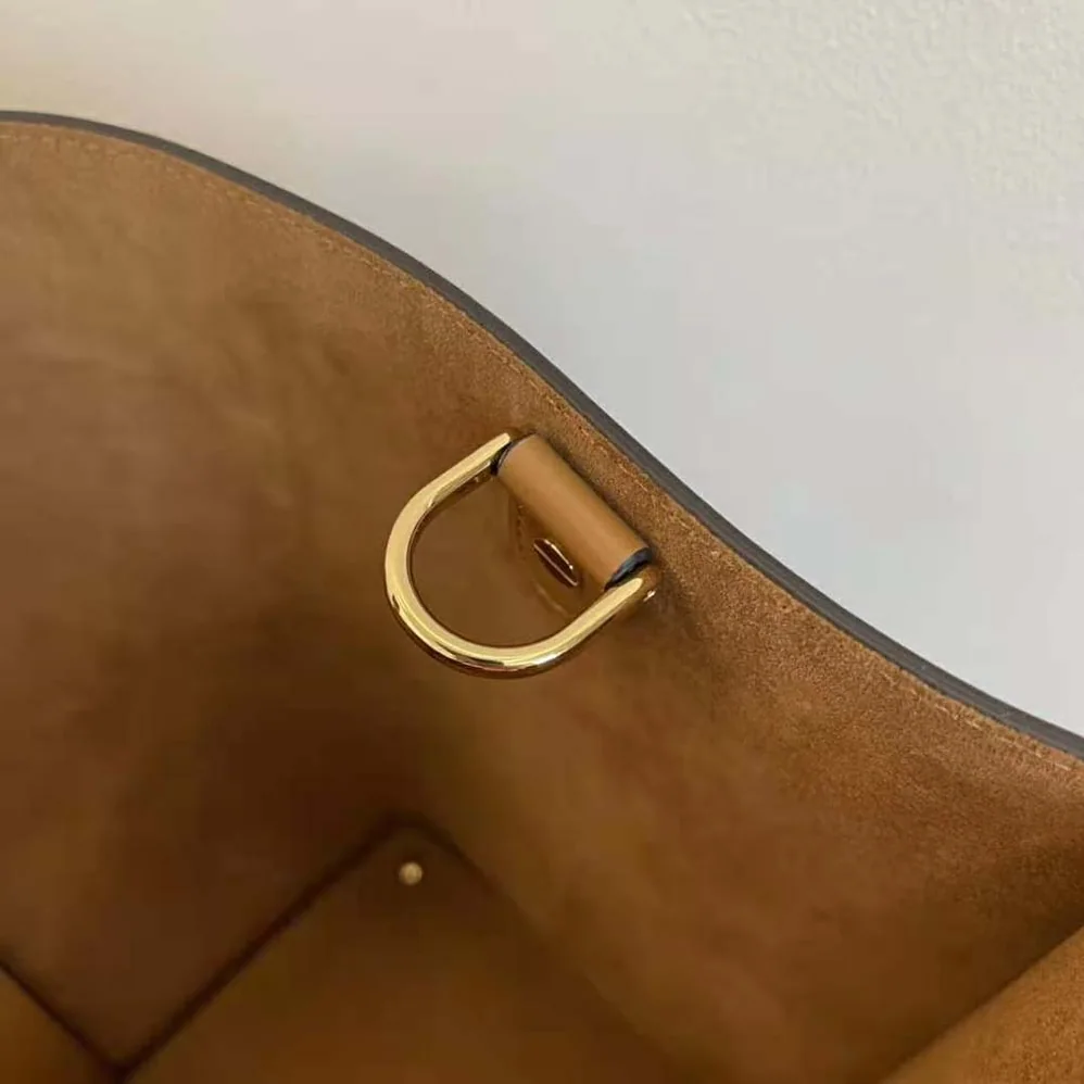 Fendi Way Medium Made of Camellia-Colored Leather Bag for Women in Brown Fendi Way Medium Made of Camellia-Colored Leather Bag for Women in Brown