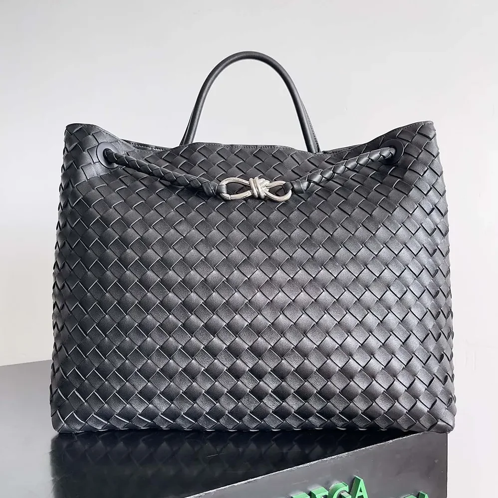 Bottega Veneta Large Andiamo in Lambskin Leather for Women in Black/Silver