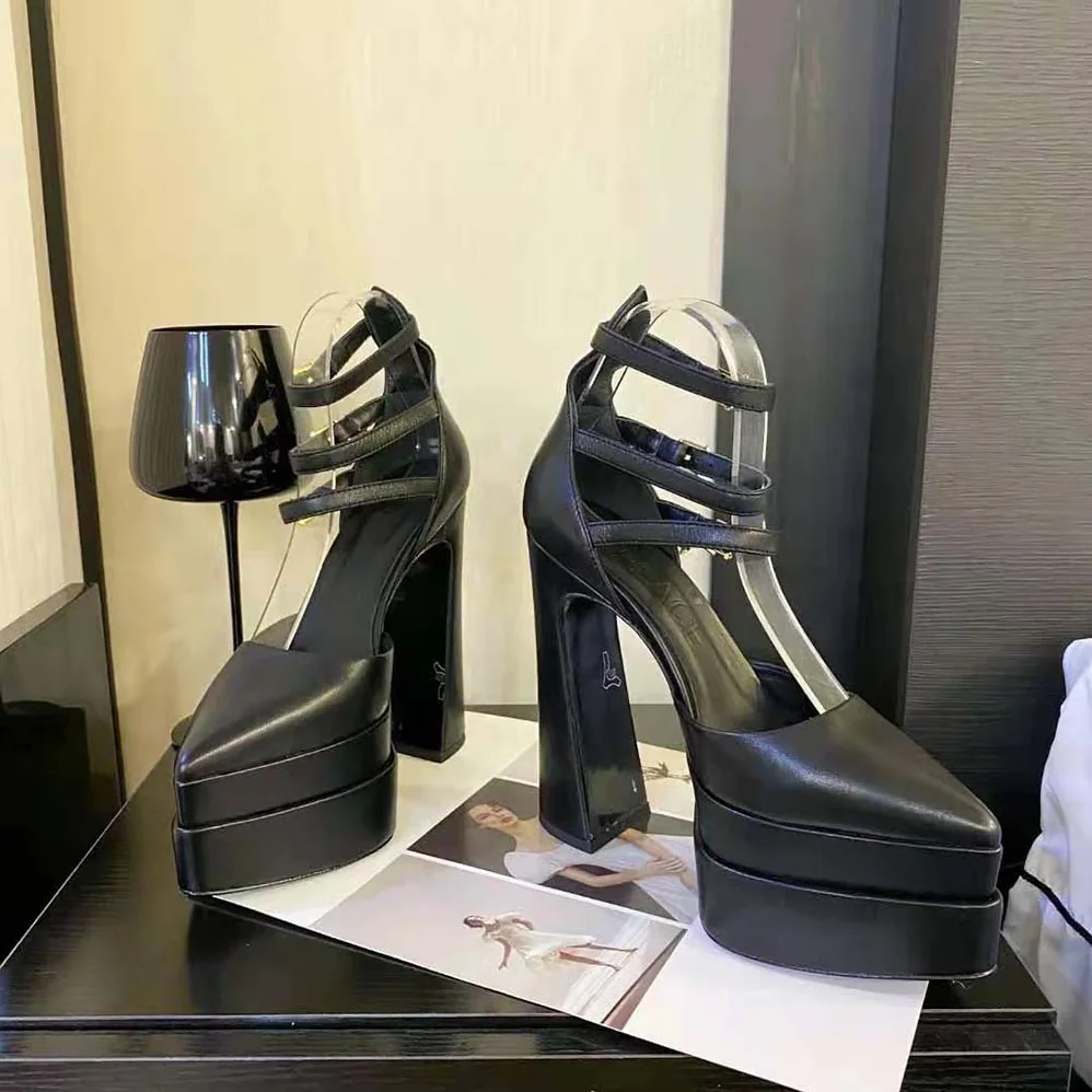 Versace Aevitas Pointy Platform Pumps in 16cm Heel Height for Women in Black Versace Aevitas Pointy Platform Pumps in 16cm Heel Height for Women in Black