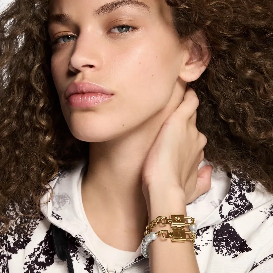 Louis Vuitton Pearlock Necklace Gold Hardware