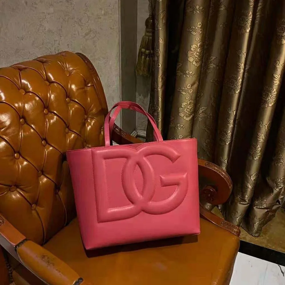 Dolce Gabbana D&G Small Calfskin DG Logo Bag Shopper for Women in Pink Dolce Gabbana D&G Small Calfskin DG Logo Bag Shopper for Women in Pink
